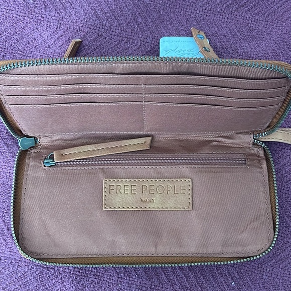 Free People- vegan leather tan wallet - new with tags! Never used. - Picture 3 of 4